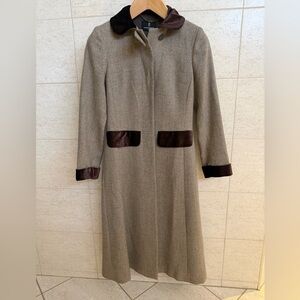 Katherine Hooker London Elegant Tan Wool Coat with Brown Accents